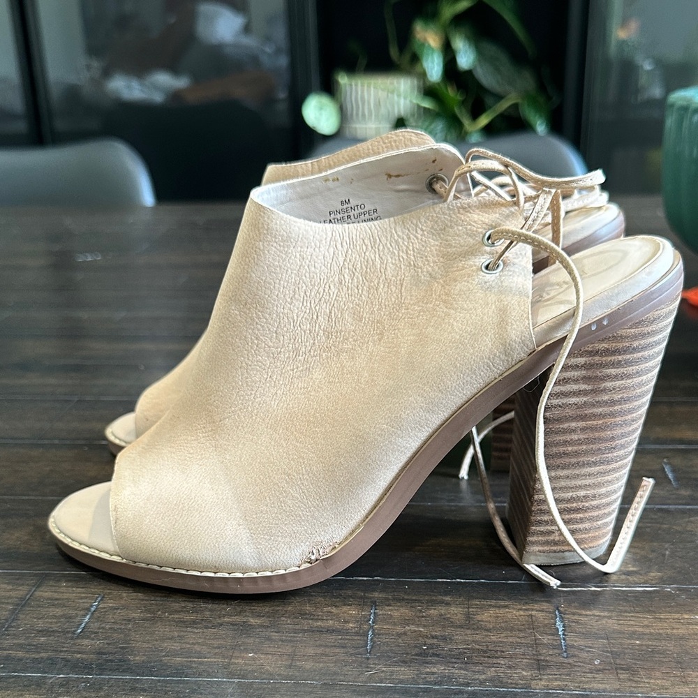 Women's Cream Sandals